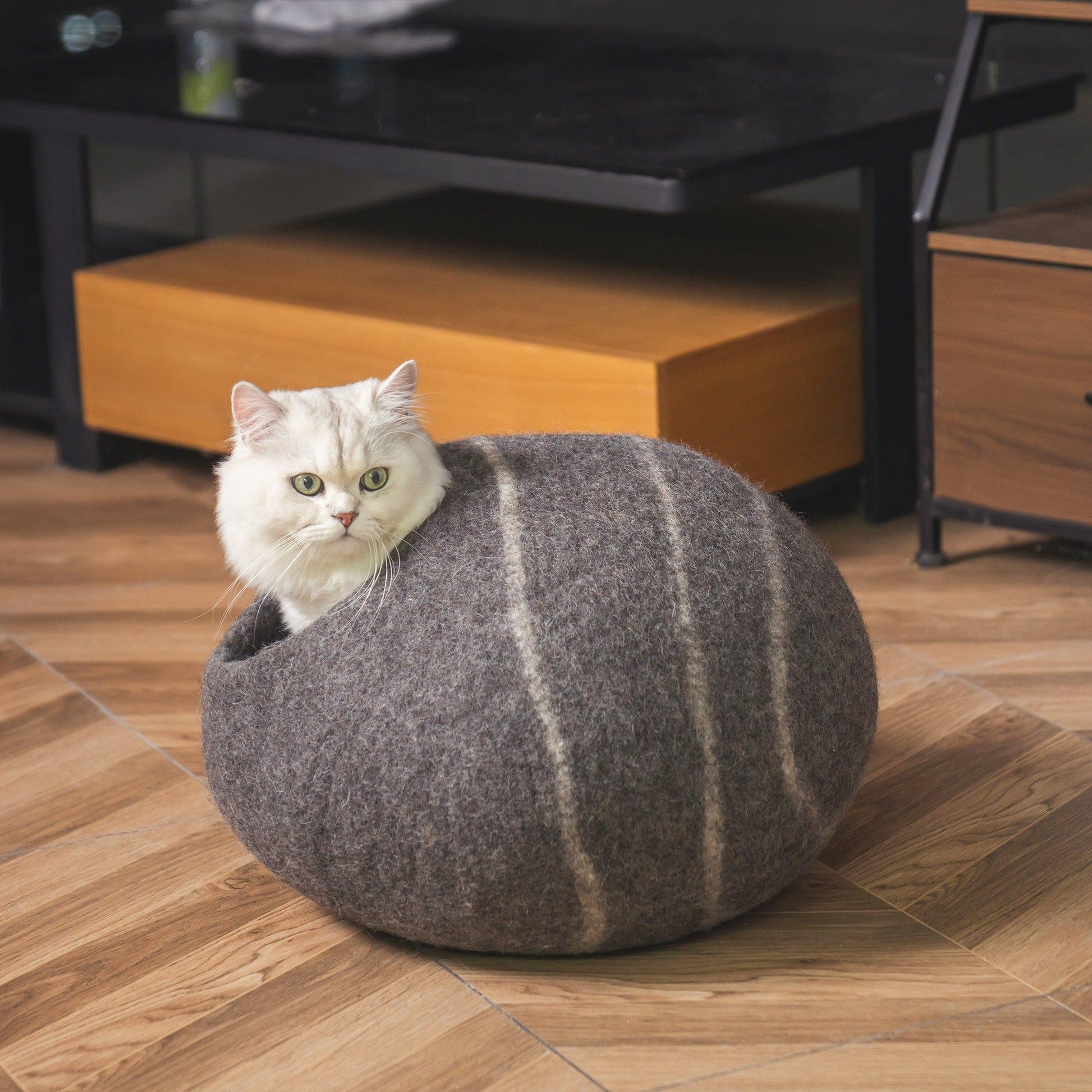 AH-DECOR cat bed Cat Cave Bed -Handmade Wool Cat Bed Cave with Mouse Toy